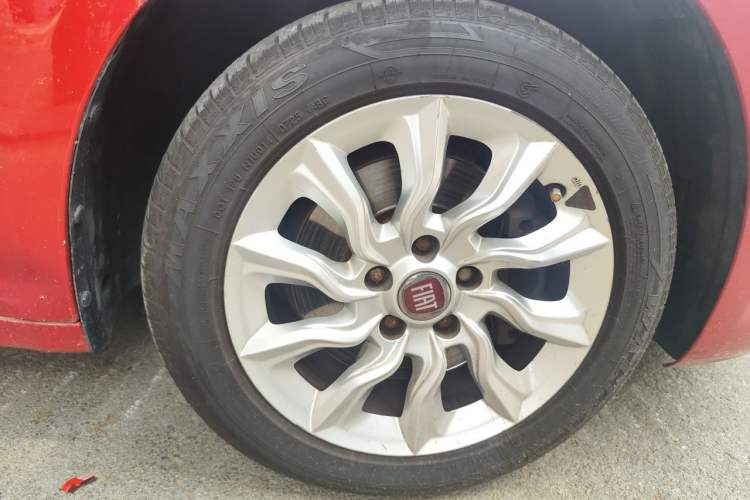 Used Fiat Ottimo 2014 1.4T Automatic Comfort Edition Right Front Wheel Hub