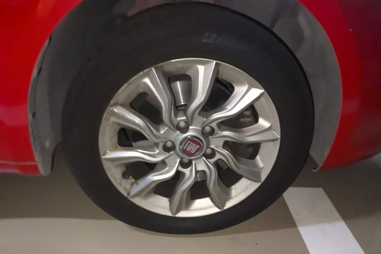 Used Fiat Ottimo 2014 1.4T Automatic Comfort Edition Right Front Wheel Hub