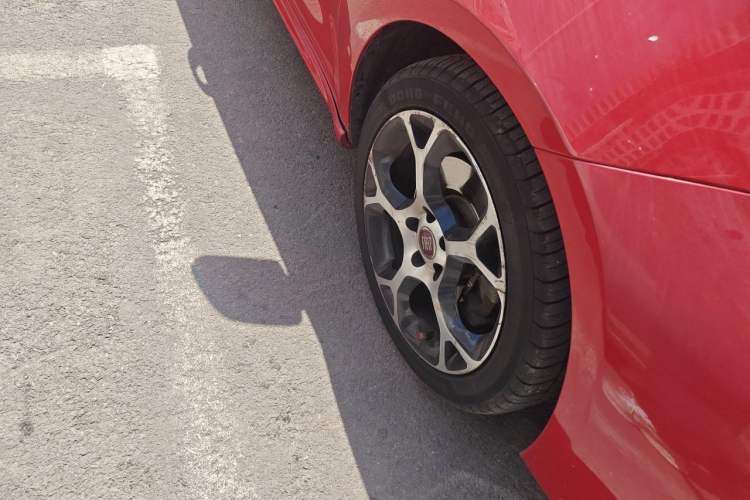 Used Fiat Ottimo 2014 1.4T Automatic Sport Edition Right Front Wheel Hub