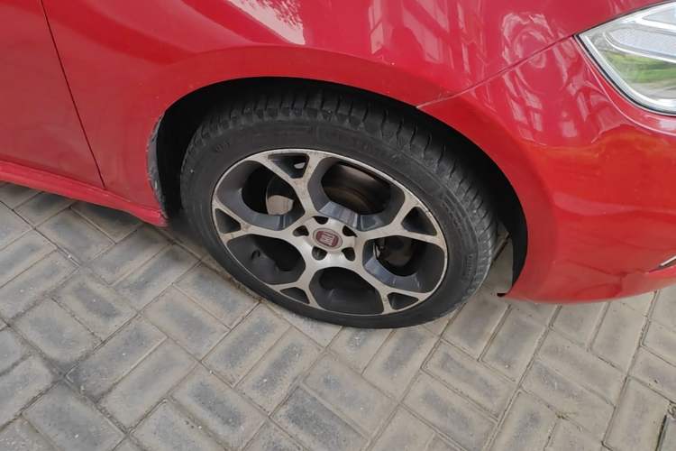 Used Fiat Ottimo 2014 1.4T Automatic Sport Edition Right Front Wheel Hub