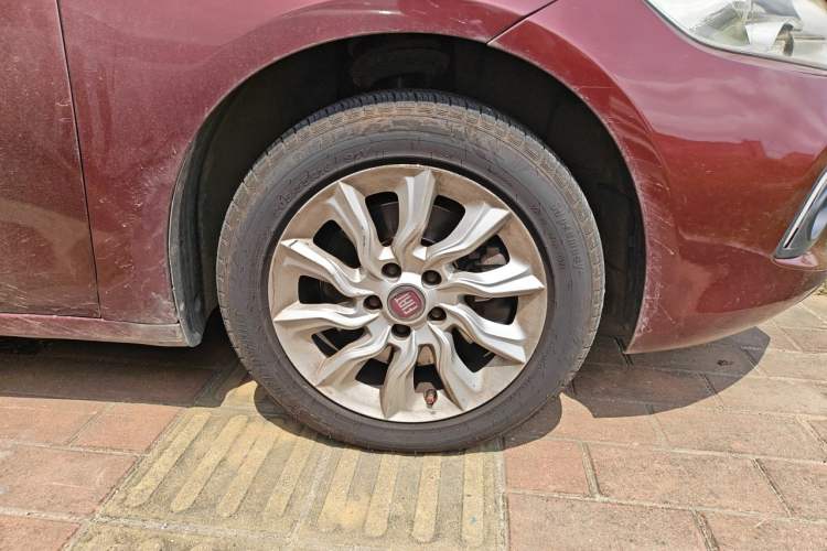 Used Fiat Ottimo 2014 1.4T Automatic Comfort Edition Right Front Wheel Hub