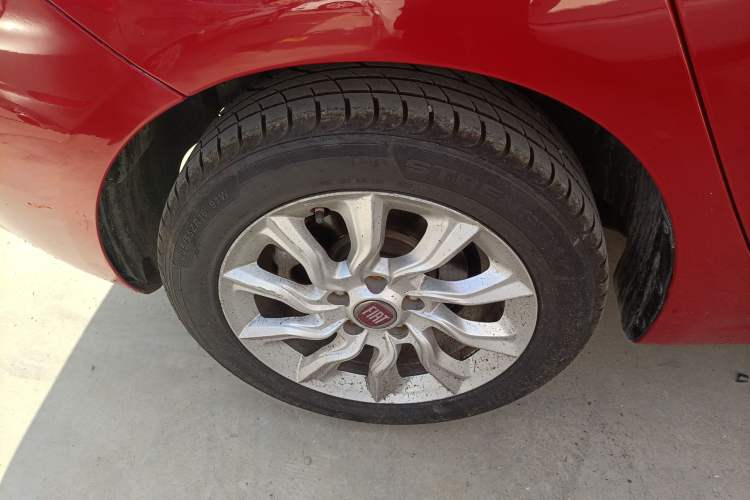 Used Fiat Ottimo 2014 1.4T Automatic Comfort Edition Right Rear Wheel Hub