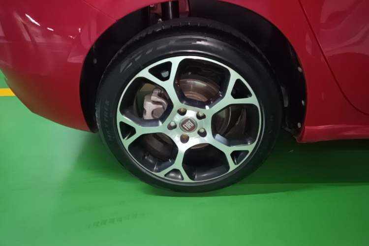 Used Fiat Ottimo 2014 1.4T Automatic Sport Edition Right Rear Wheel Hub