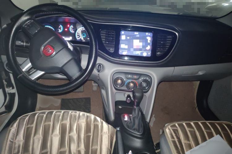 Used Fiat Ottimo 2014 1.4T Automatic Fashion Edition Center Console
