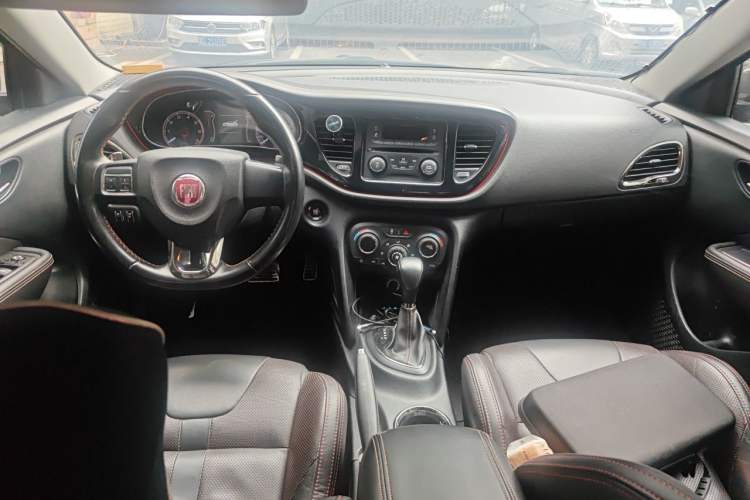 Used Fiat Ottimo 2014 1.4T Automatic Sport Edition Center Console