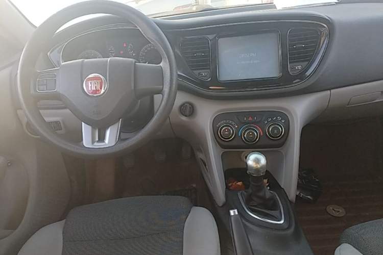 Used Fiat Ottimo 2014 1.4T Manual Fashion Edition Center Console