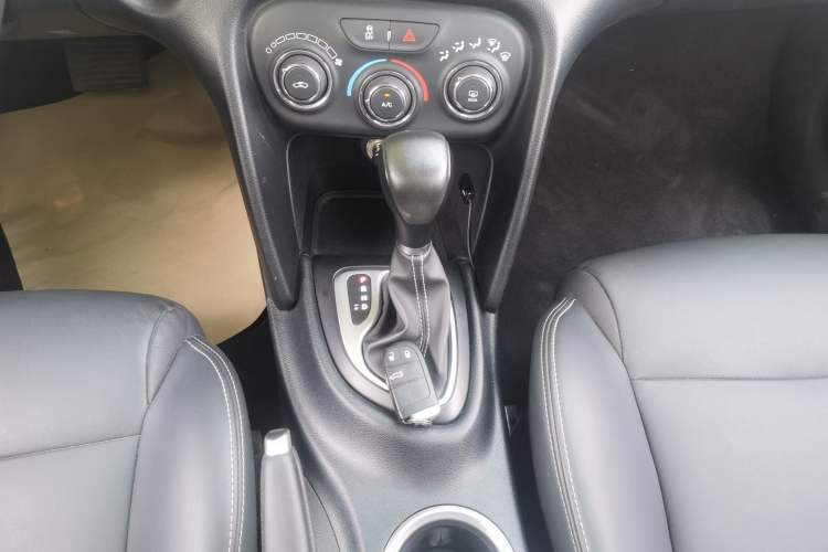Used Fiat Ottimo 2014 1.4T Automatic Comfort Edition Gear Lever