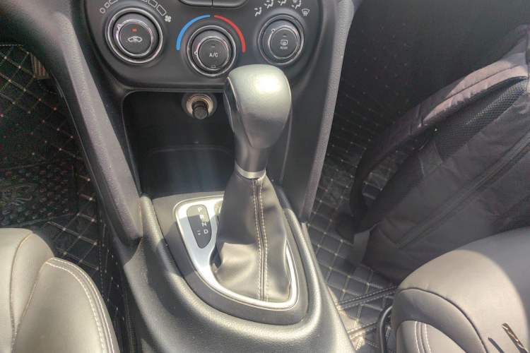 Used Fiat Ottimo 2014 1.4T Automatic Comfort Edition Gear Lever