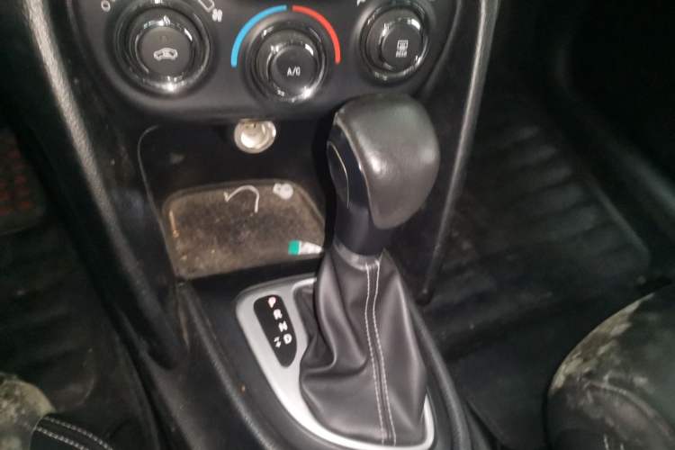 Used Fiat Ottimo 2014 1.4T Automatic Comfort Edition Gear Lever