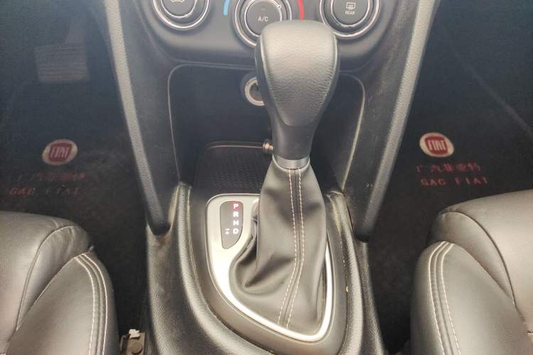 Used Fiat Ottimo 2014 1.4T Automatic Comfort Edition Gear Lever