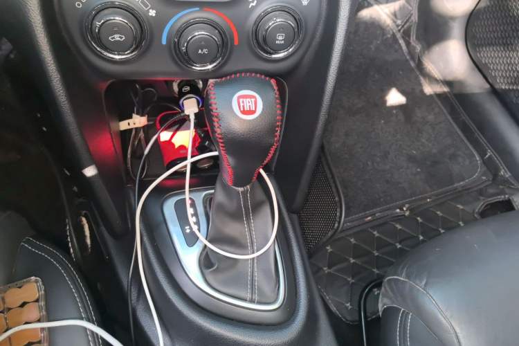 Used Fiat Ottimo 2014 1.4T Automatic Comfort Edition Gear Lever