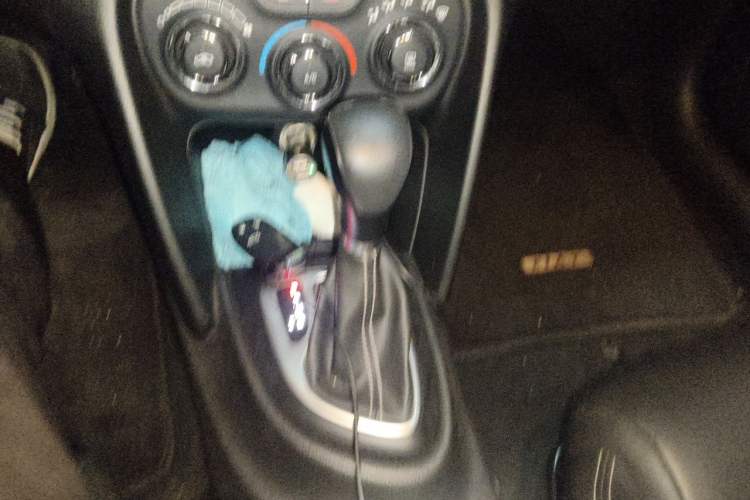 Used Fiat Ottimo 2014 1.4T Automatic Comfort Edition Gear Lever