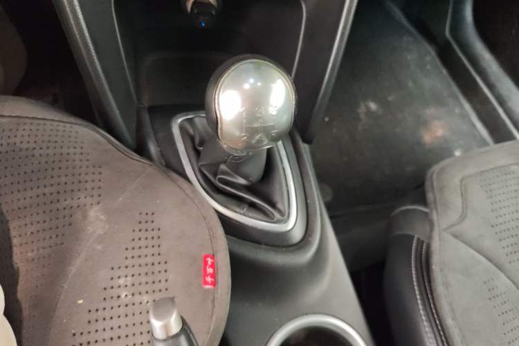 Used Fiat Ottimo 2014 1.4T Manual Comfort Edition Gear Lever