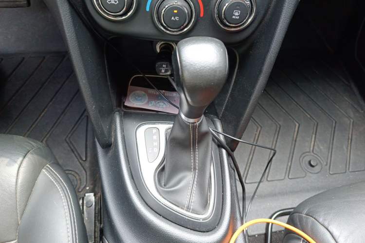 Used Fiat Ottimo 2014 1.4T Automatic Comfort Edition Gear Lever