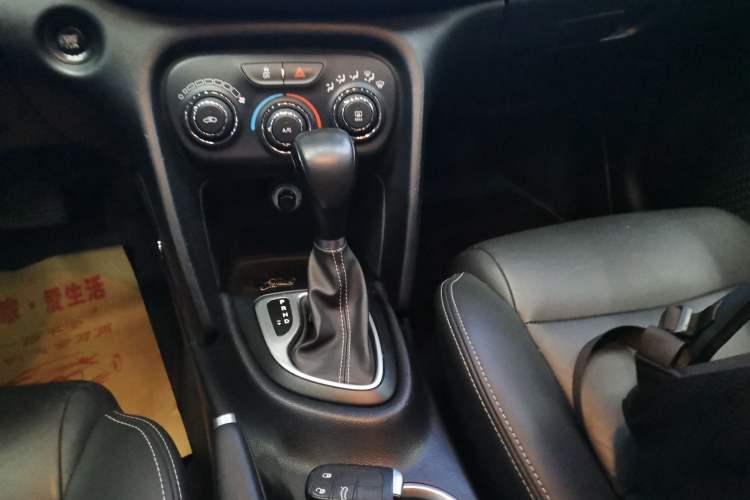 Used Fiat Ottimo 2014 1.4T Automatic Comfort Edition Gear Lever