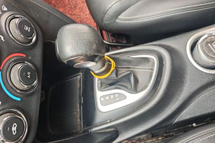 Used Fiat Ottimo 2014 1.4T Automatic Comfort Edition Gear Lever