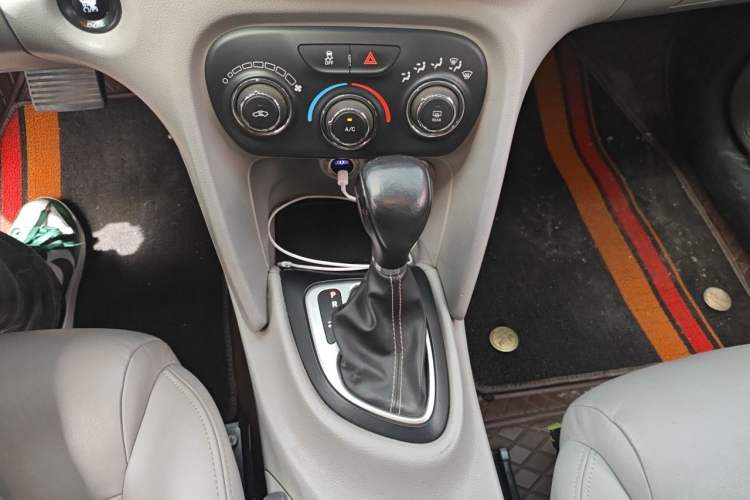Used Fiat Ottimo 2014 1.4T Automatic Comfort Edition Gear Lever