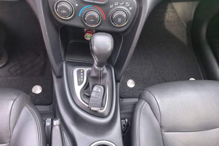 Used Fiat Ottimo 2014 1.4T Automatic Comfort Edition Gear Lever