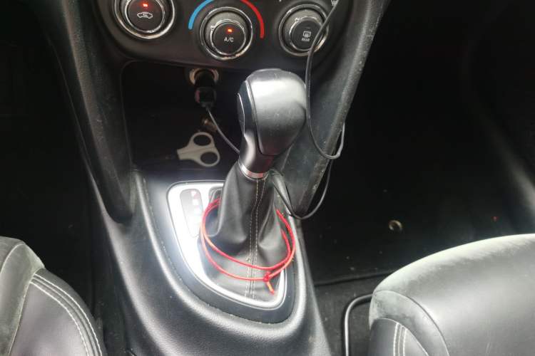 Used Fiat Ottimo 2014 1.4T Automatic Comfort Edition Gear Lever