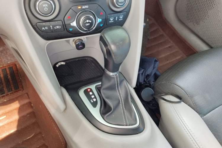 Used Fiat Ottimo 2014 1.4T Automatic Luxury Edition Gear Lever