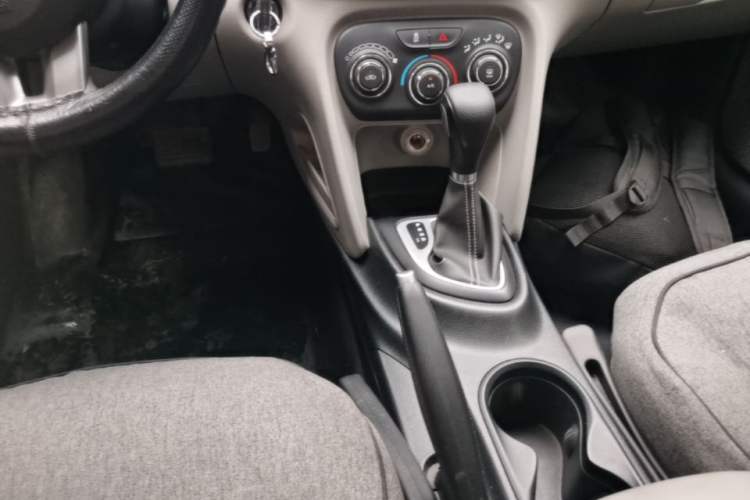 Used Fiat Ottimo 2014 1.4T Automatic Fashion Edition Gear Lever