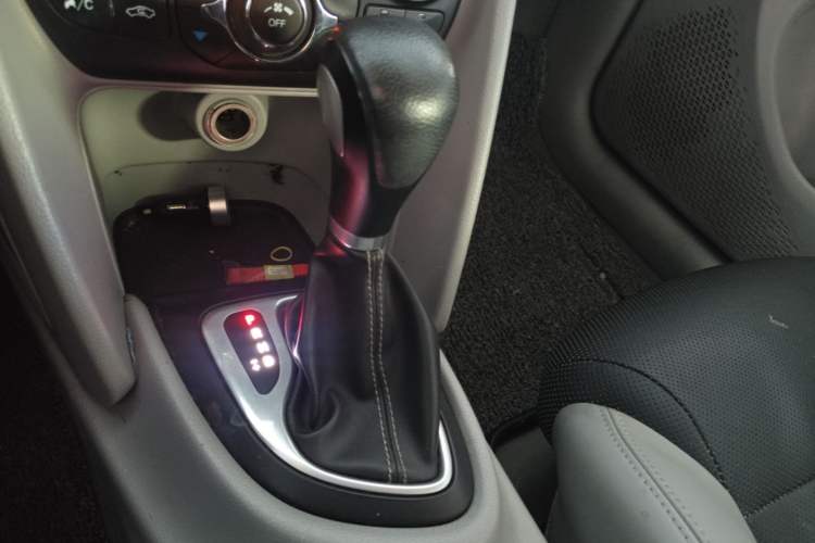 Used Fiat Ottimo 2014 1.4T Automatic Luxury Edition Gear Lever