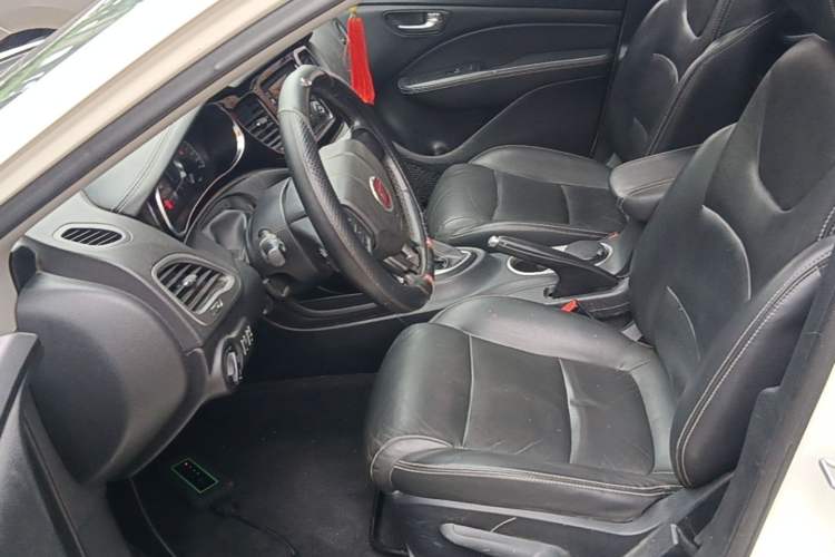 Used Fiat Ottimo 2014 1.4T Automatic Comfort Edition Left Front Seat