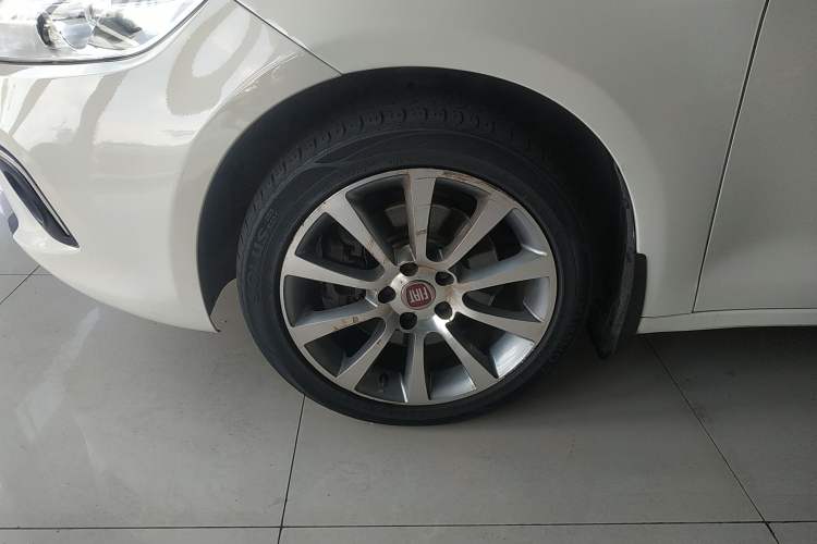 Used Fiat Ottimo 2014 1.4T Automatic Luxury Edition Left Front Wheel Hub