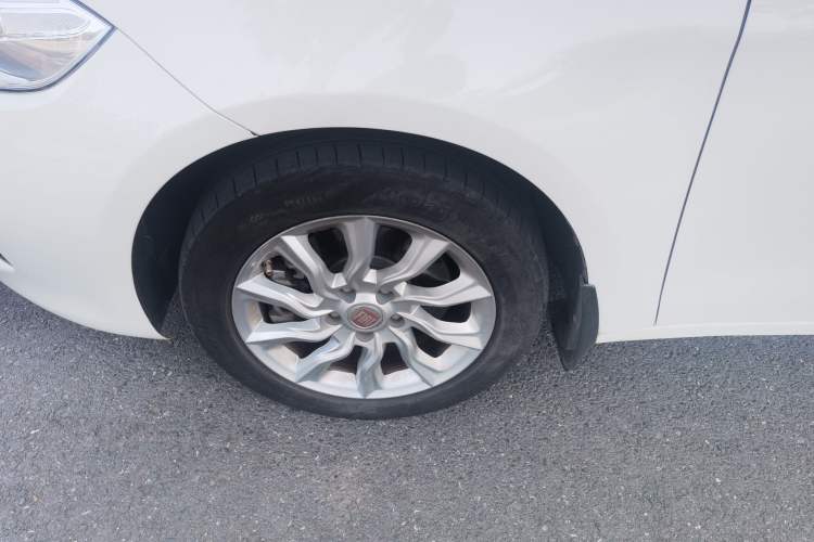 Used Fiat Ottimo 2014 1.4T Automatic Comfort Edition Left Front Wheel Hub
