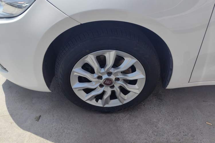 Used Fiat Ottimo 2014 1.4T Automatic Comfort Edition Left Front Wheel Hub