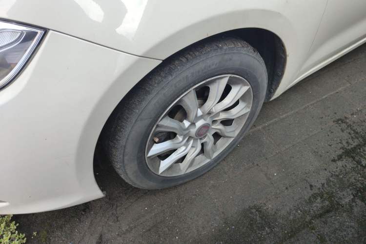 Used Fiat Ottimo 2014 1.4T Automatic Comfort Edition Left Front Wheel Hub