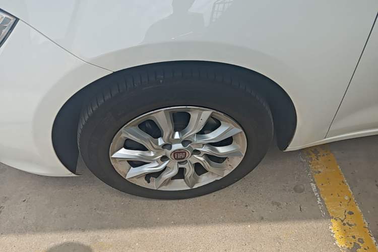 Used Fiat Ottimo 2014 1.4T Automatic Comfort Edition Left Front Wheel Hub