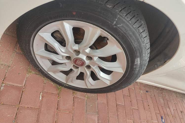 Used Fiat Ottimo 2014 1.4T Automatic Fashion Edition Left Front Wheel Hub