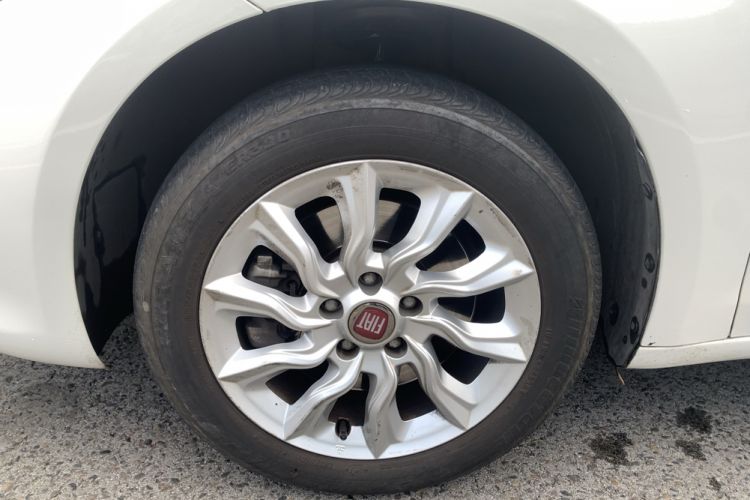 Used Fiat Ottimo 2014 1.4T Automatic Comfort Edition Left Front Wheel Hub