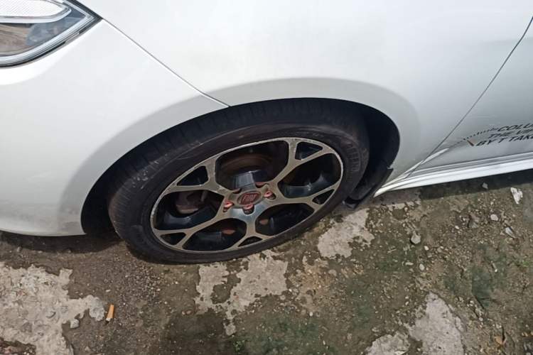 Used Fiat Ottimo 2014 1.4T Automatic Sport Edition Left Front Wheel Hub