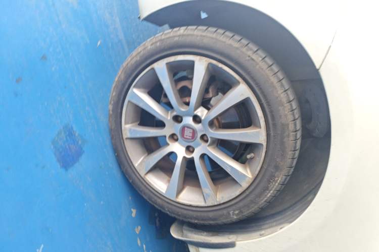 Used Fiat Ottimo 2014 1.4T Automatic Luxury Edition Left Front Wheel Hub