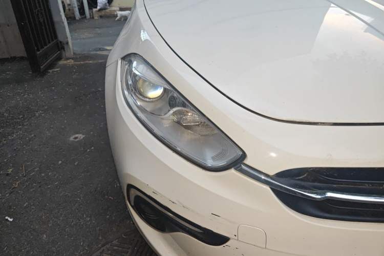 Used Fiat Ottimo 2014 1.4T Automatic Comfort Edition Right Front Headlight