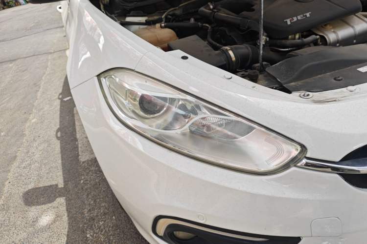 Used Fiat Ottimo 2014 1.4T Automatic Comfort Edition Right Front Headlight