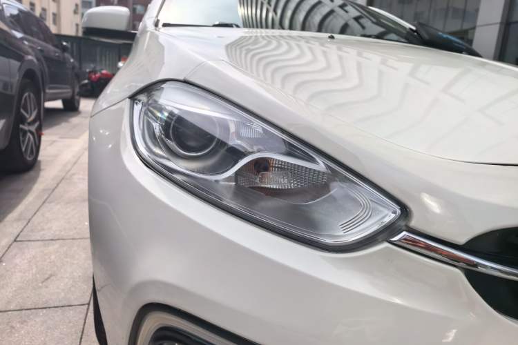 Used Fiat Ottimo 2014 1.4T Automatic Comfort Edition Right Front Headlight