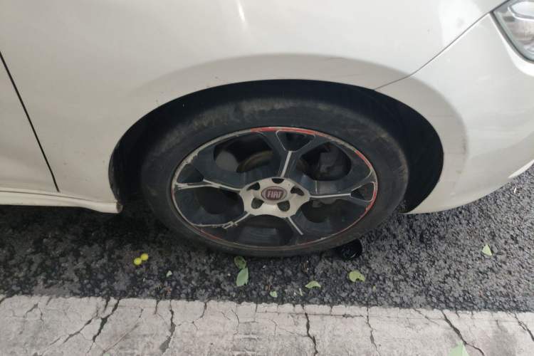 Used Fiat Ottimo 2014 1.4T Automatic Sport Edition Right Front Wheel Hub