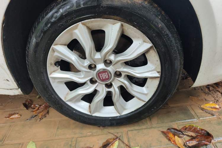 Used Fiat Ottimo 2014 1.4T Automatic Comfort Edition Right Front Wheel Hub