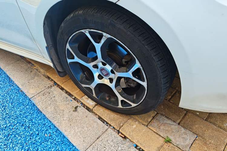 Used Fiat Ottimo 2014 1.4T Automatic Luxury Sport Edition Right Front Wheel Hub