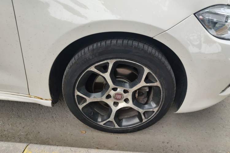 Used Fiat Ottimo 2014 1.4T Automatic Sport Edition Right Front Wheel Hub