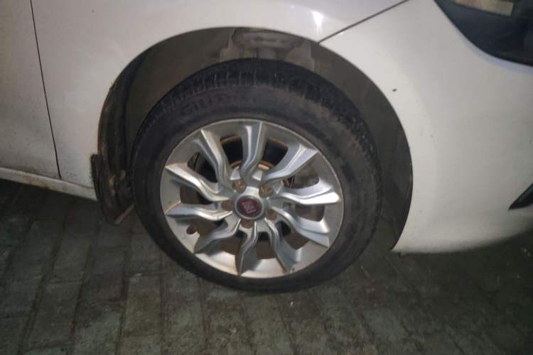 Used Fiat Ottimo 2014 1.4T Automatic Comfort Edition Right Front Wheel Hub