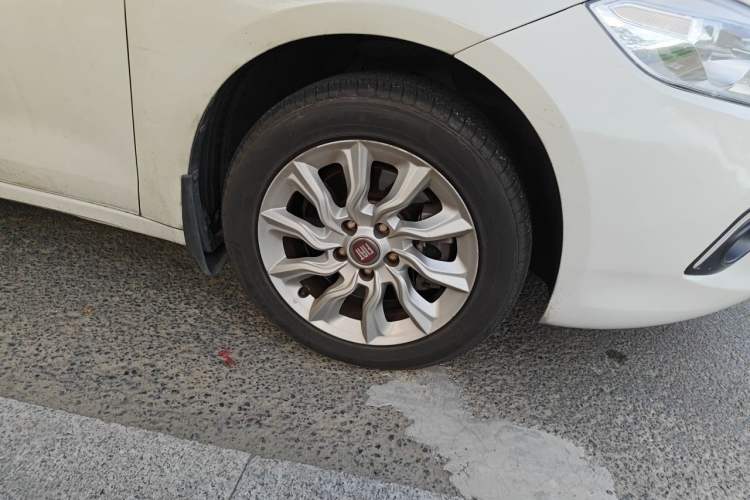 Used Fiat Ottimo 2014 1.4T Automatic Comfort Edition Right Front Wheel Hub
