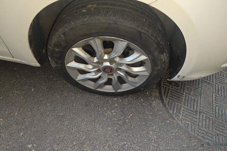 Used Fiat Ottimo 2014 1.4T Automatic Comfort Edition Right Front Wheel Hub