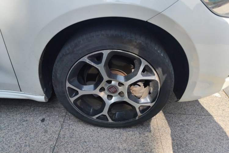 Used Fiat Ottimo 2014 1.4T Automatic Sport Edition Right Front Wheel Hub