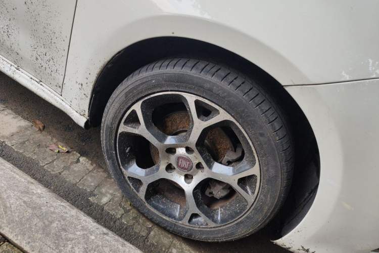 Used Fiat Ottimo 2014 1.4T Automatic Sport Edition Right Front Wheel Hub