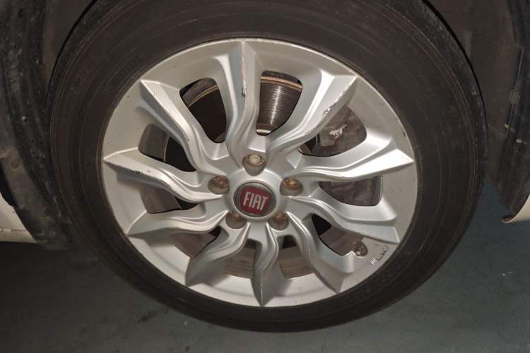 Used Fiat Ottimo 2014 1.4T Automatic Comfort Edition Right Front Wheel Hub