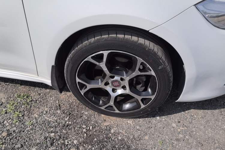 Used Fiat Ottimo 2014 1.4T Automatic Sport Edition Right Front Wheel Hub